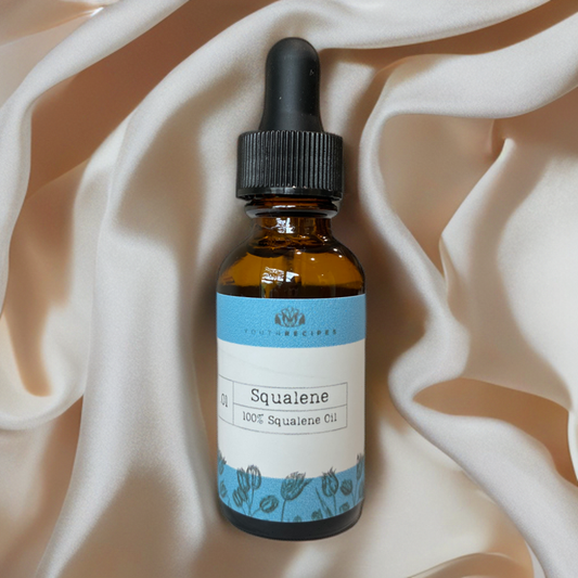 Squalane is a lightweight and fast-absorbing oil. Its unique properties make it an excellent choice for face massage, face cupping or Gua Sha, as it closely aligns with our skin's natural composition.